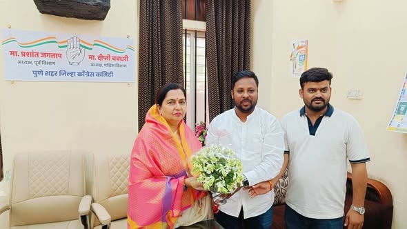 Prathamesh Abnave Felicitates Deepti Choudhari on Her Appointment as Pune Congress West President