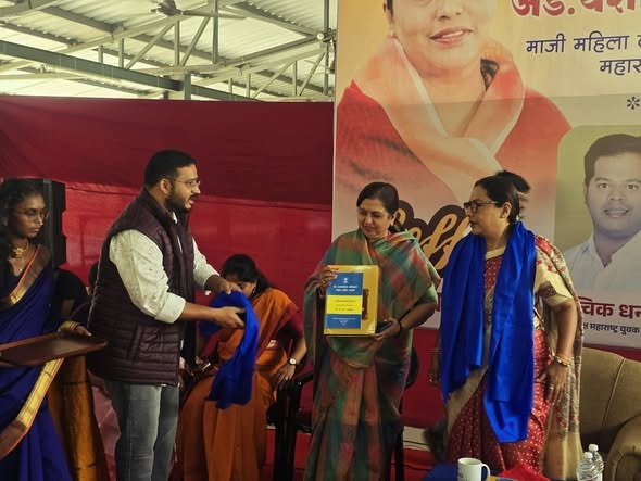 Coffee with Yashomati Thakur” Receives Enthusiastic Response from Students and Youth at Savitribai Phule Pune University