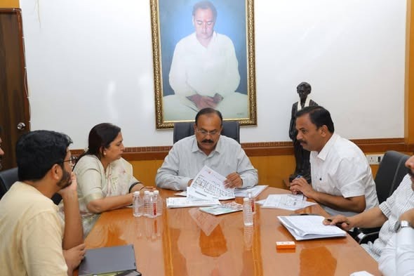 Pune Congress West and East Divisions Present Organizational Review to Maharashtra Congress President